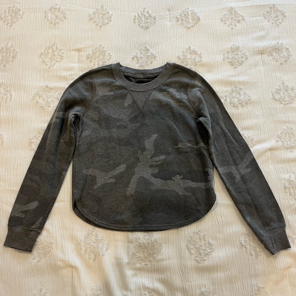 abercrombie&fitch camouflage sweatshirt, size xs